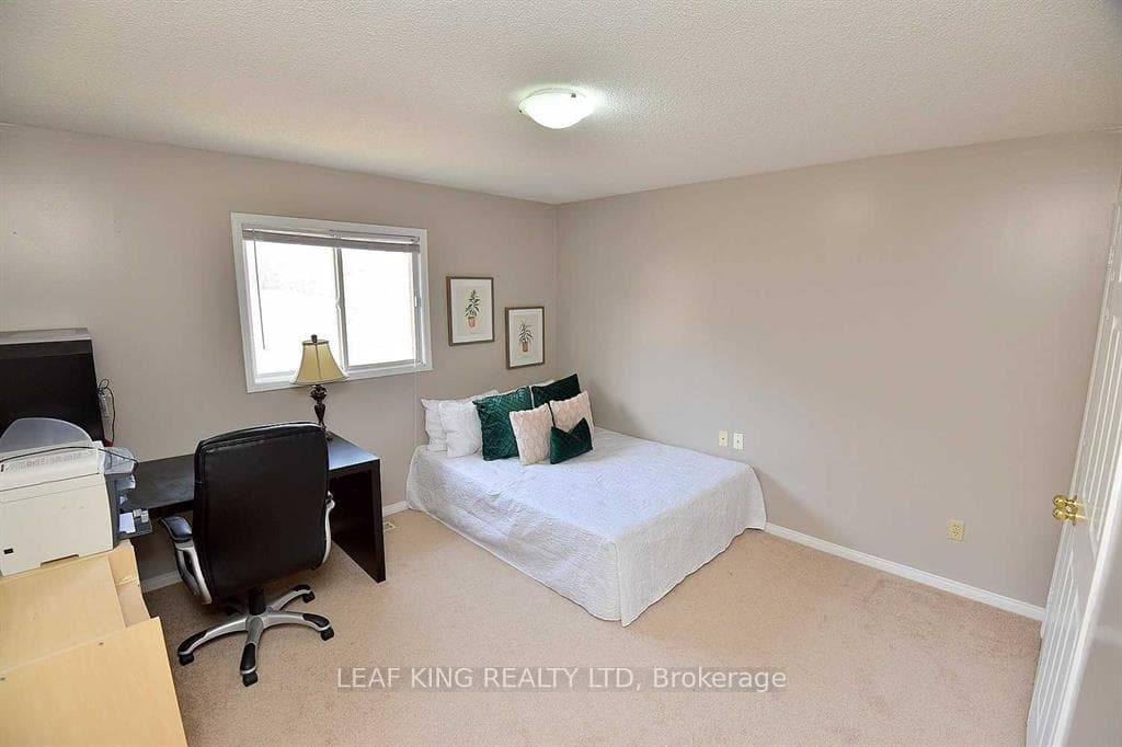 102 Huntingwood Avenue photo 12