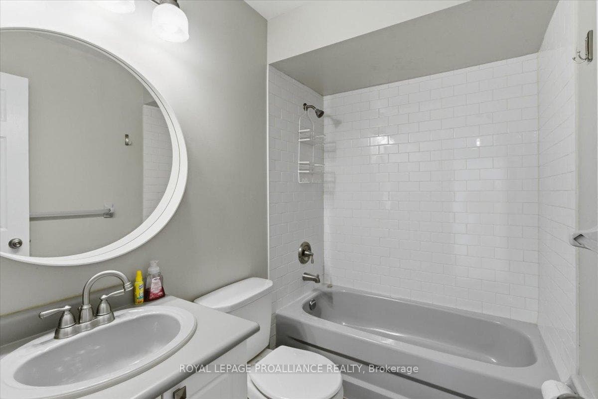1342 Eagle Crescent photo 28