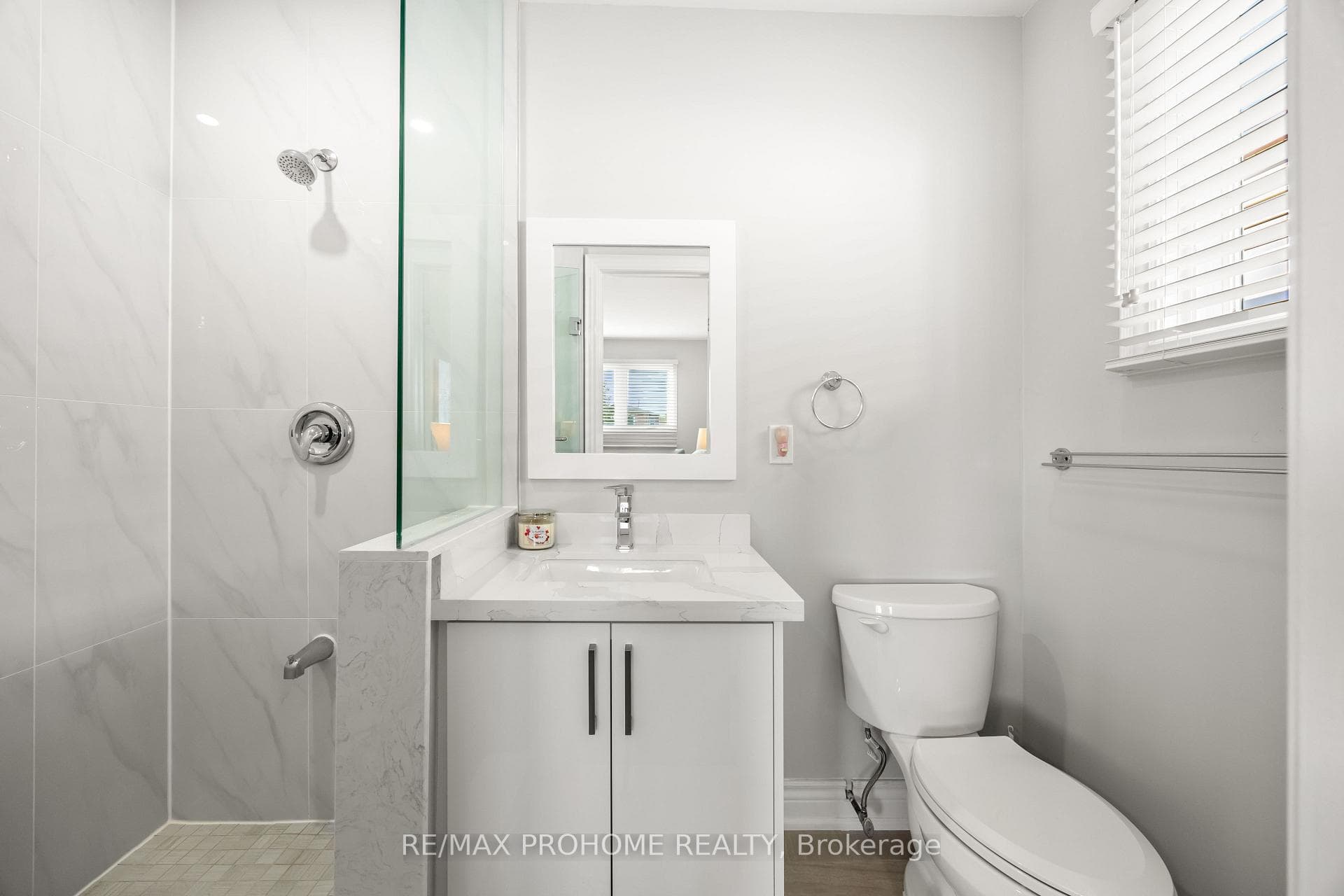 197 Roxanne Crescent photo 22