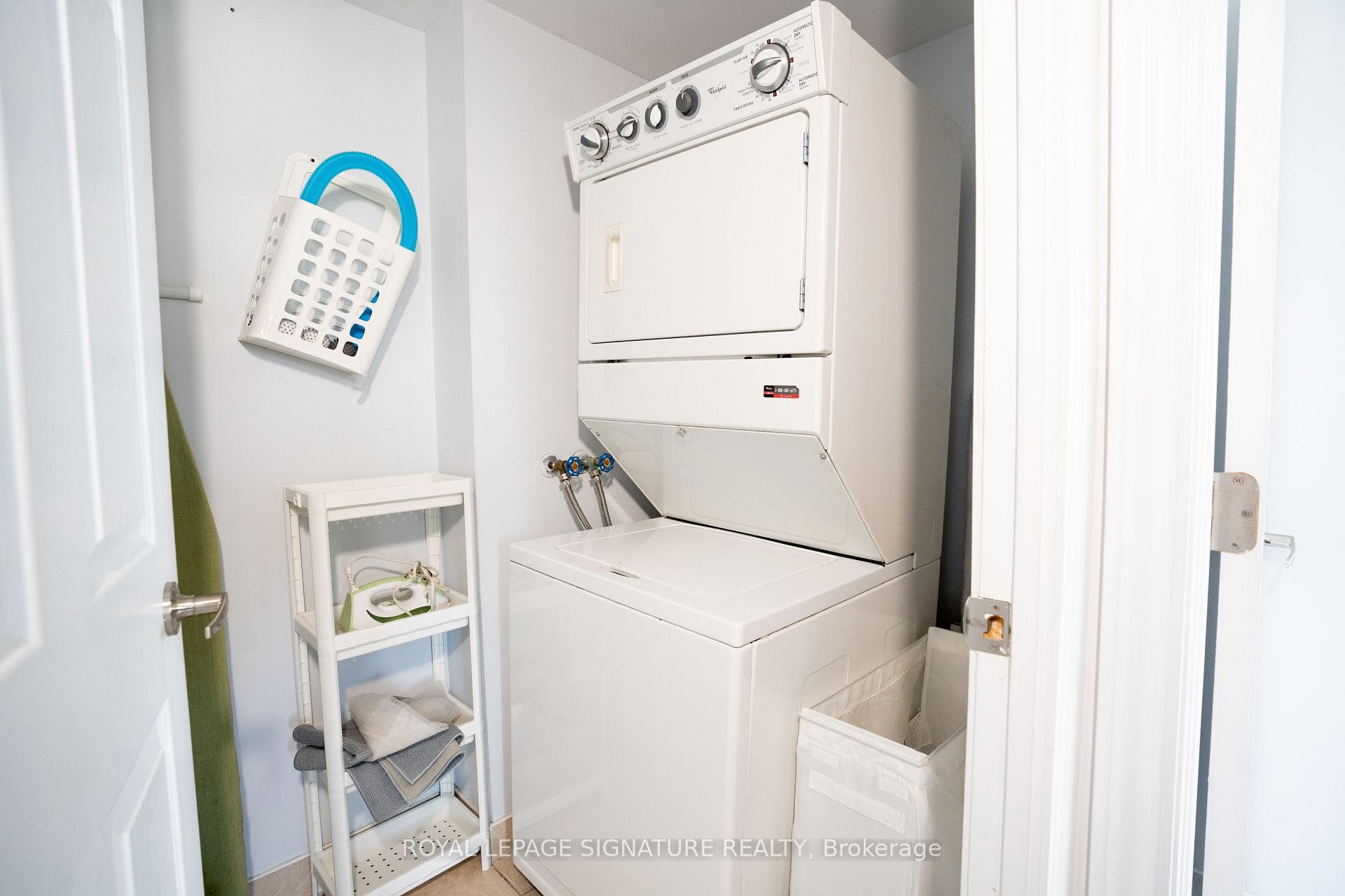 310 Burnhamthorpe Road Unit 3306 photo 16