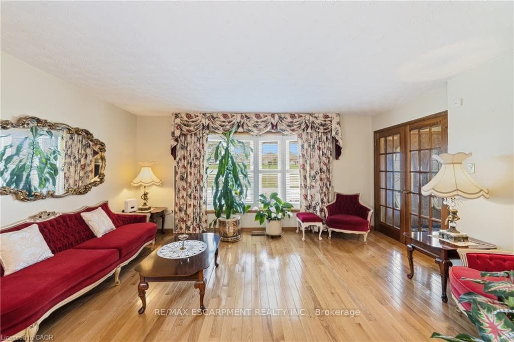 546 Dicenzo Drive photo 8