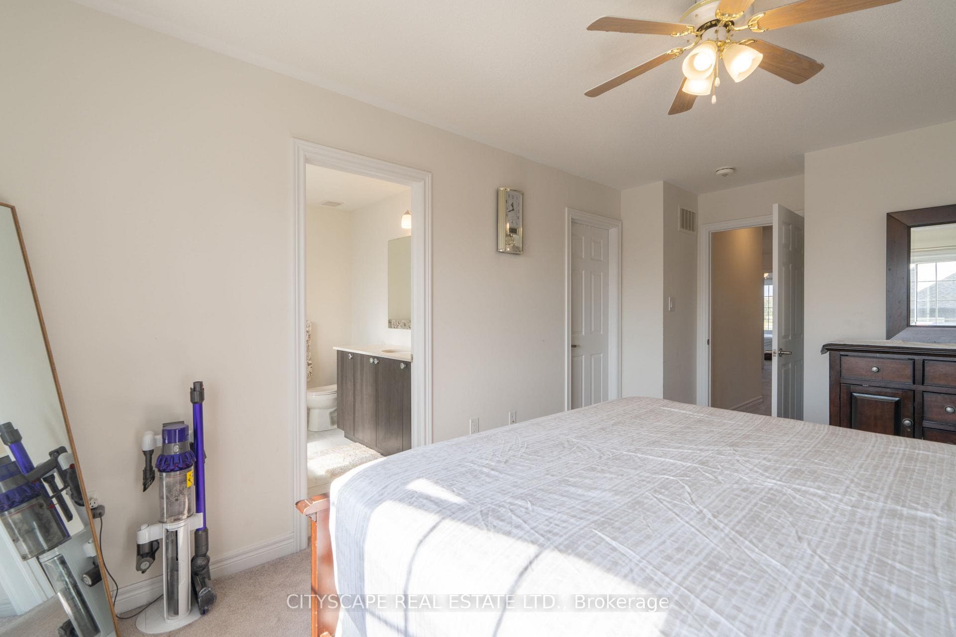 353 Stewart Street photo 19
