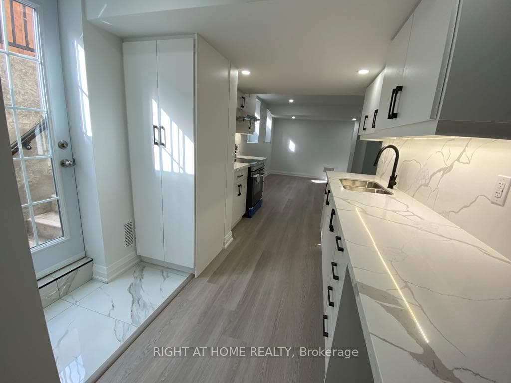 588 Boyd Lane photo 8