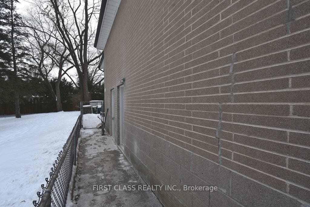 113 Holcolm Road Unit 1 photo 2