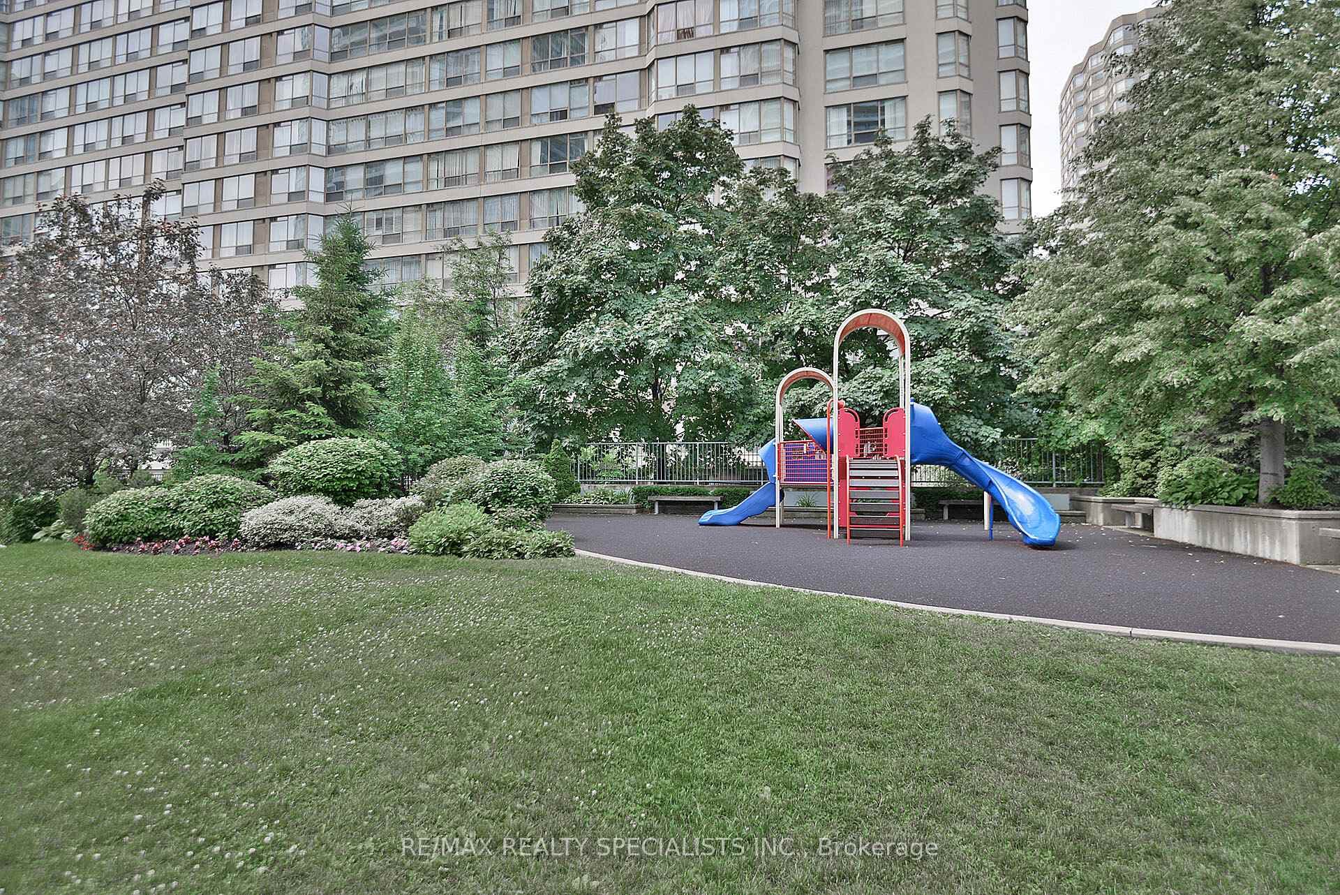 1 Elm Drive Unit 1810 photo 34
