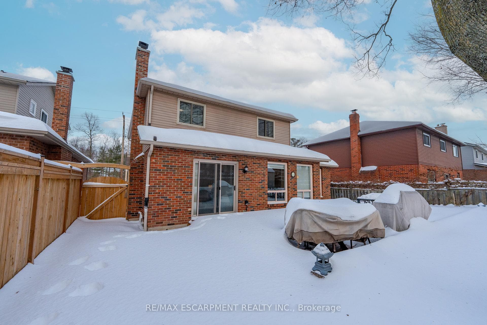 2068 Headon Road photo 44
