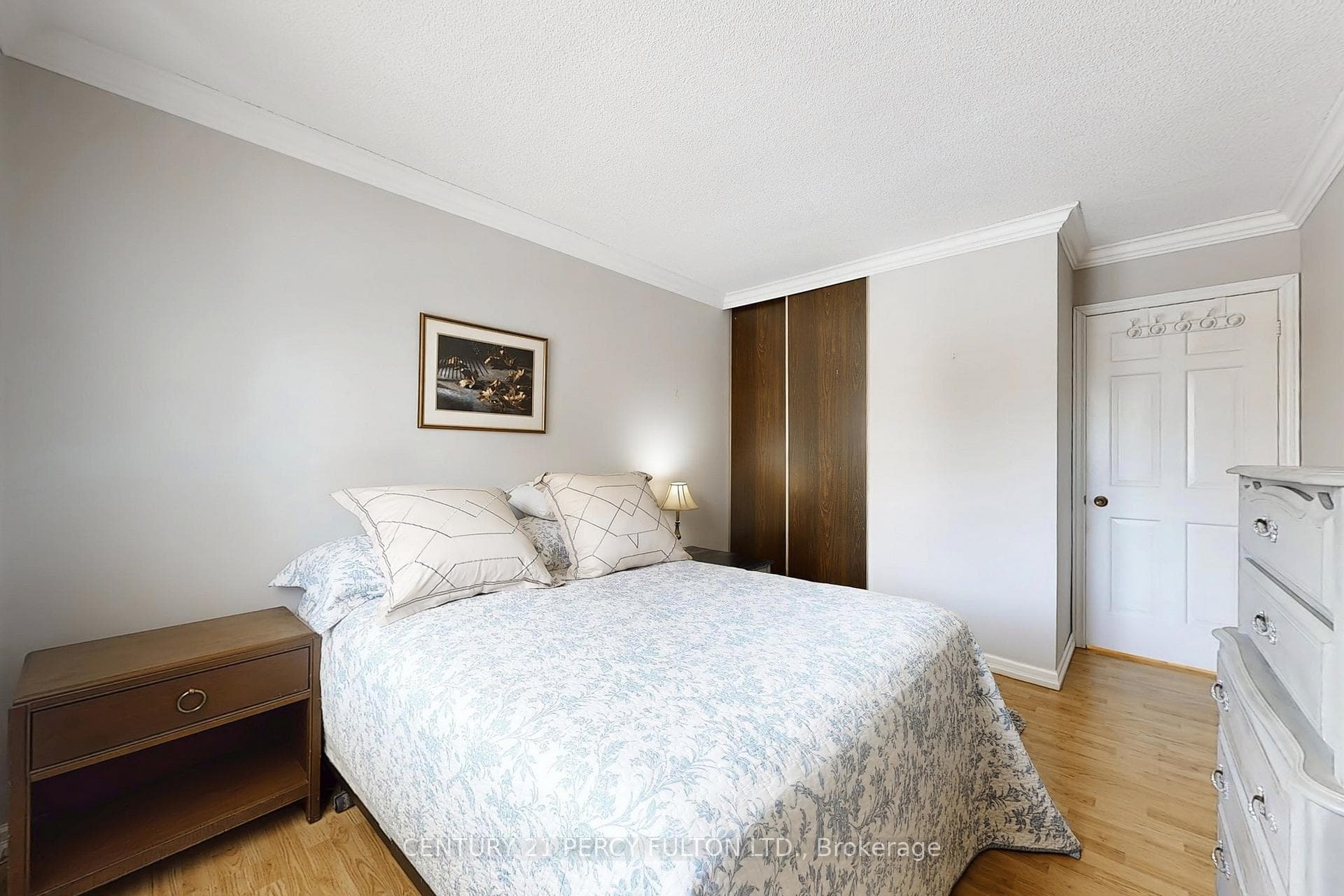 1813 Bronte Square photo 34