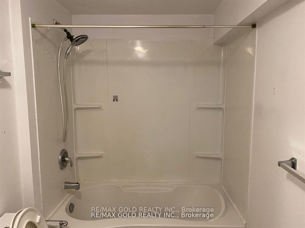 27 Middlecote Drive Unit Bsmt photo 19