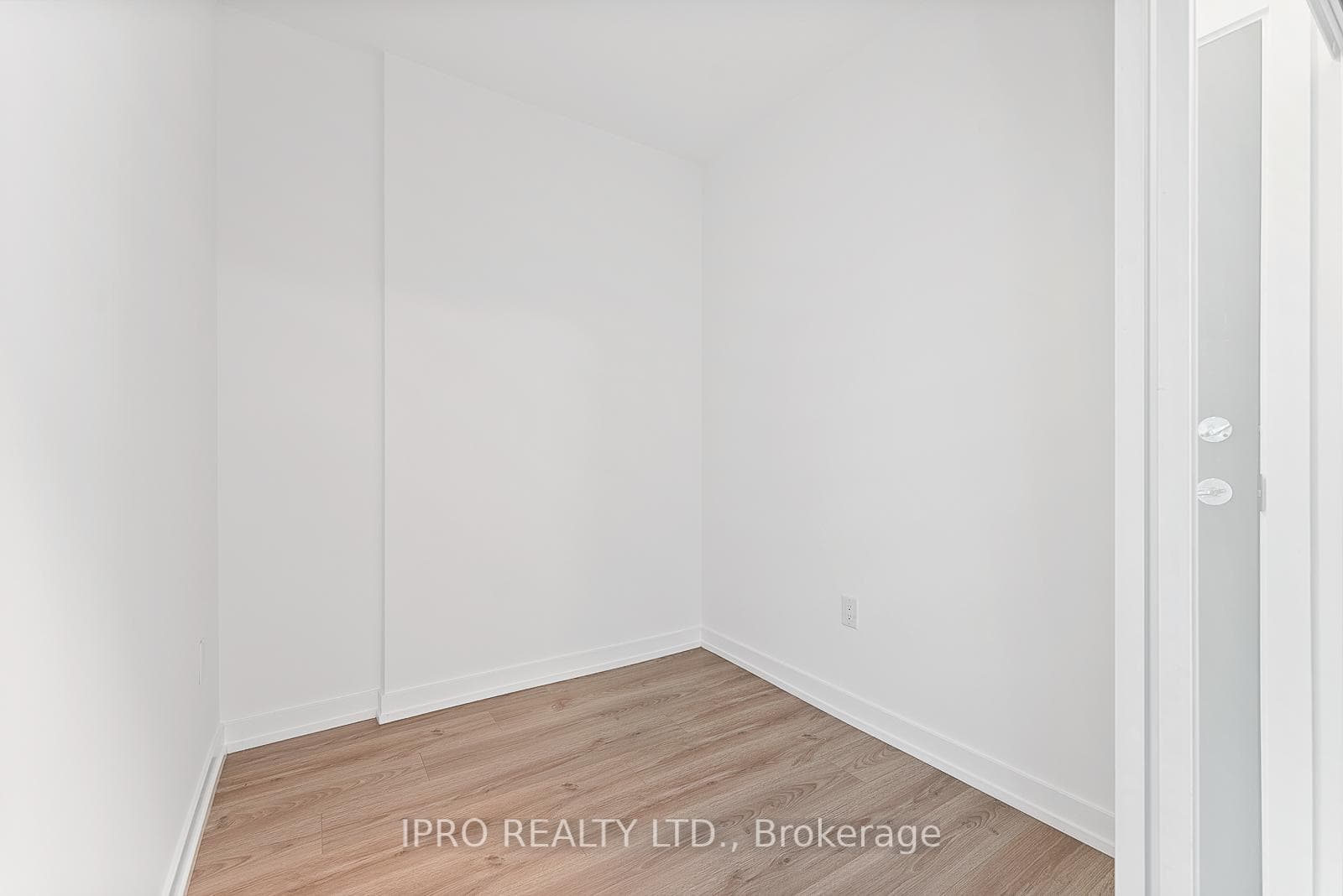 10 De Boers Drive Unit 602 photo 19
