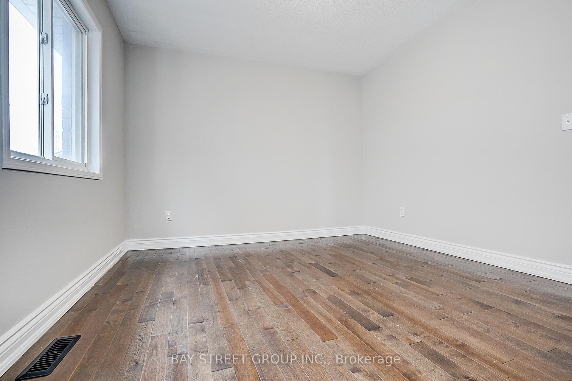 99 Seasons Drive photo 32