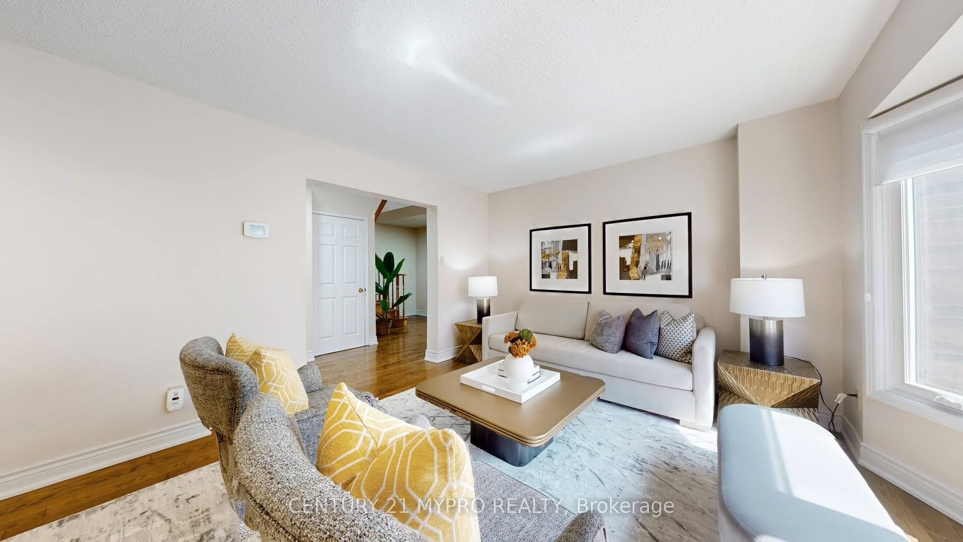 49 Parklawn Crescent photo 5