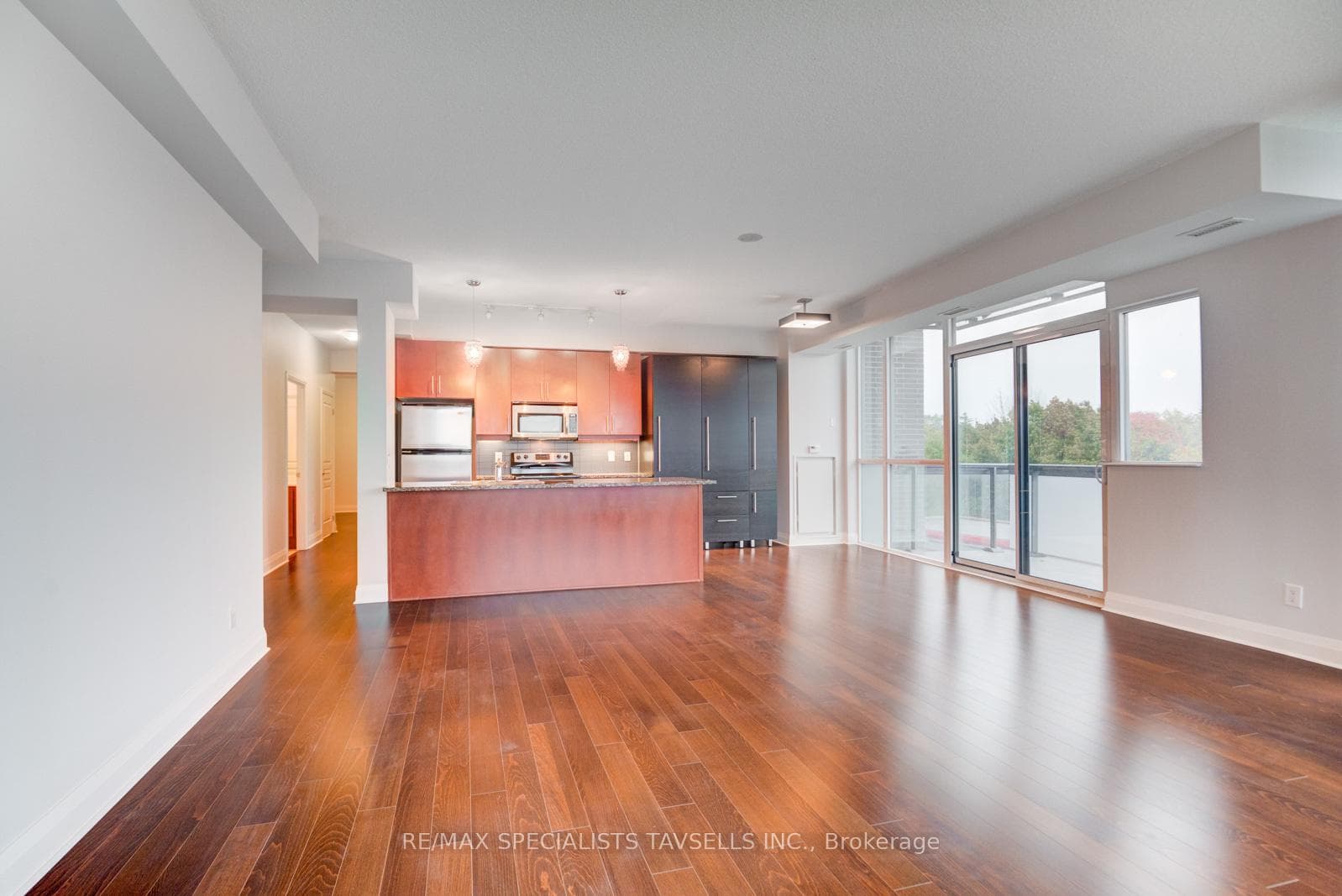 1 Hurontario Street Unit 304 photo 6