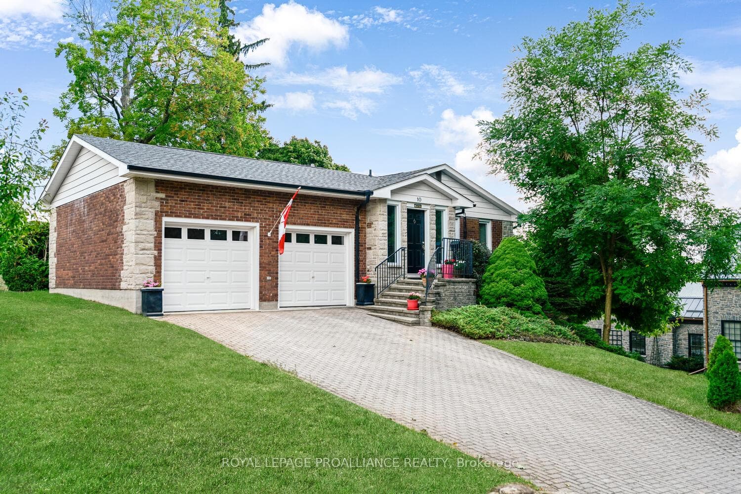 10 Cliffside Crescent photo 1