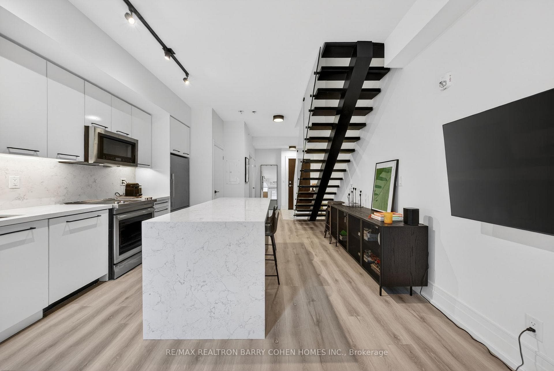 90 Niagara Street Unit 107 photo 4