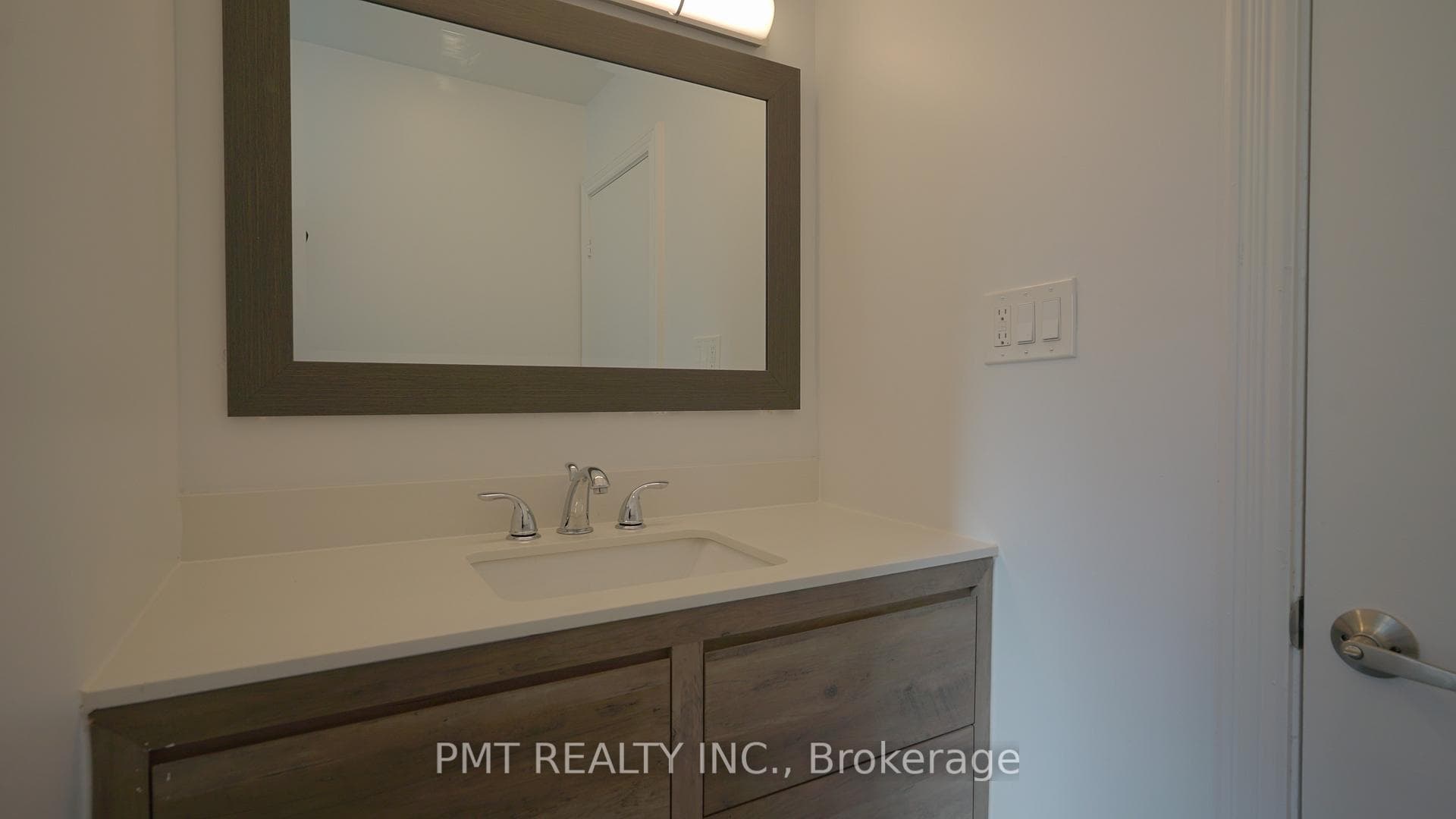 17 Ravenview Drive Unit Main photo 20