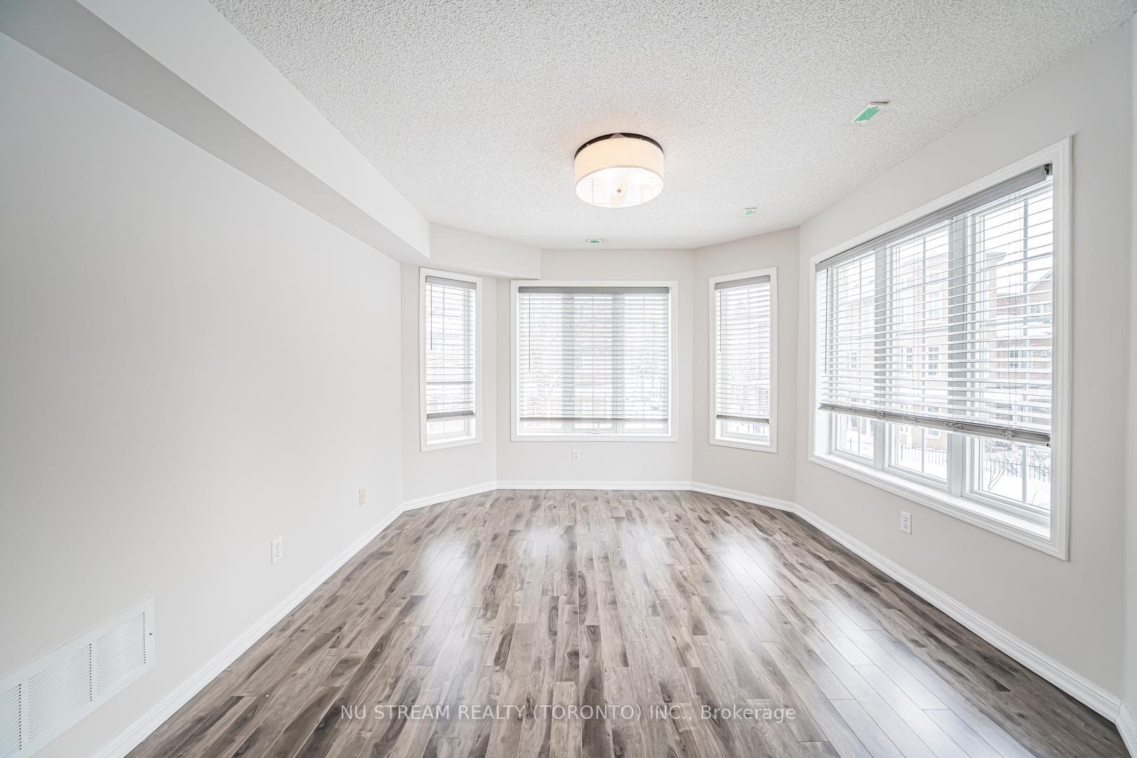 7 St Moritz Way Unit 5 photo 22