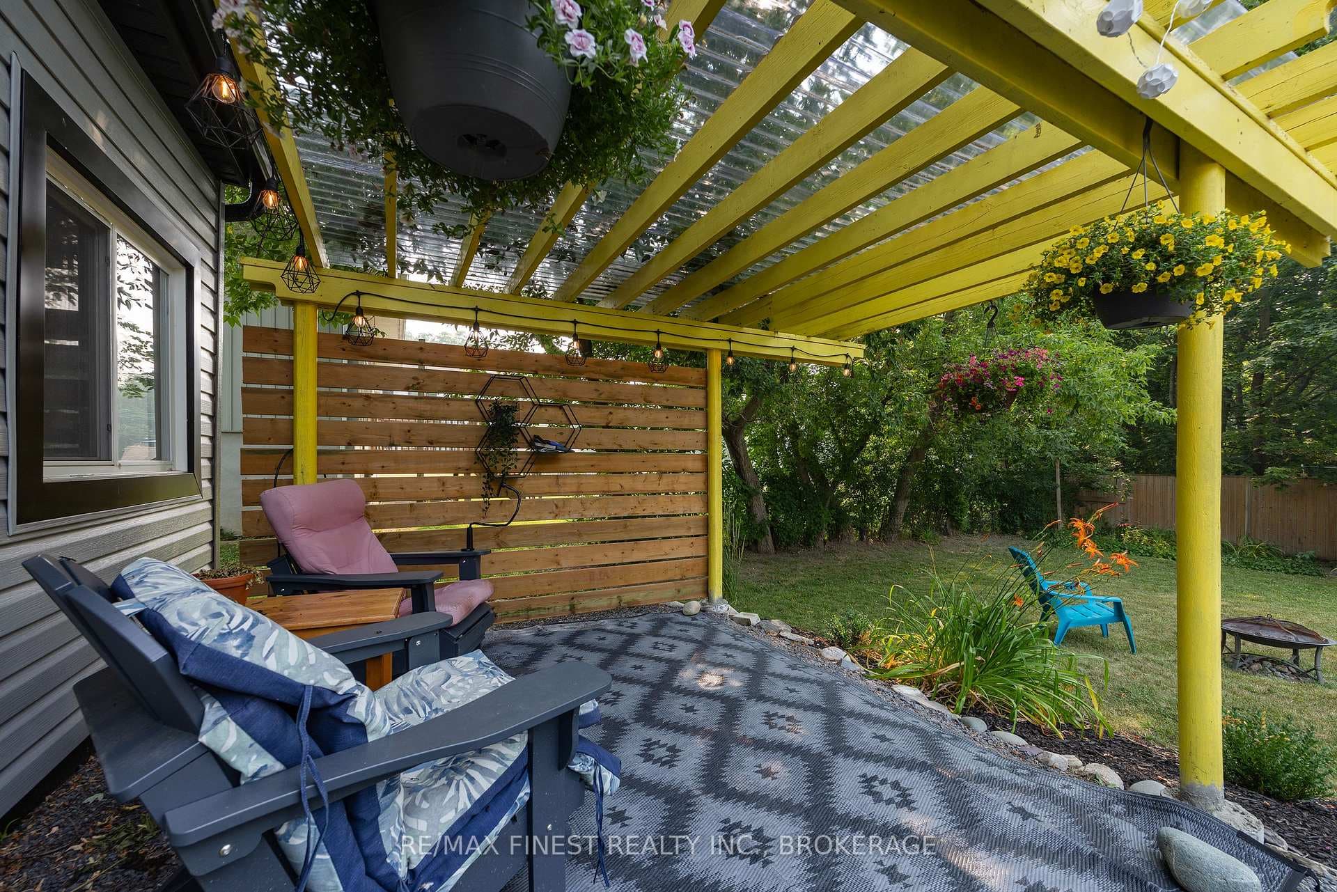 414 Dundas Street photo 23
