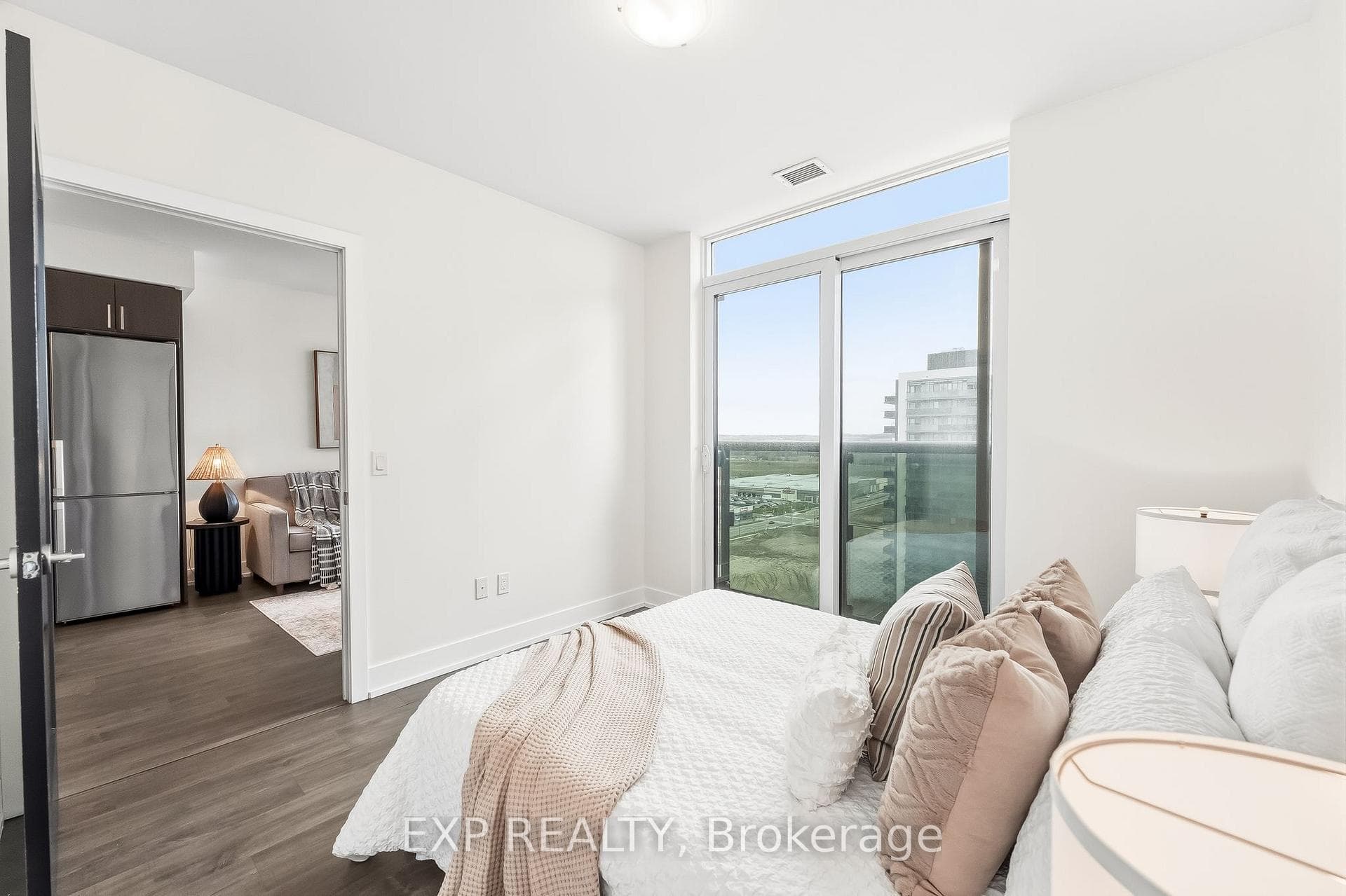 2550 Simcoe Street Unit 1713 photo 25