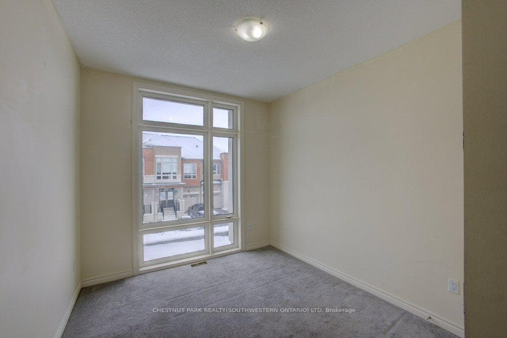 5 Donald Ficht Crescent photo 25