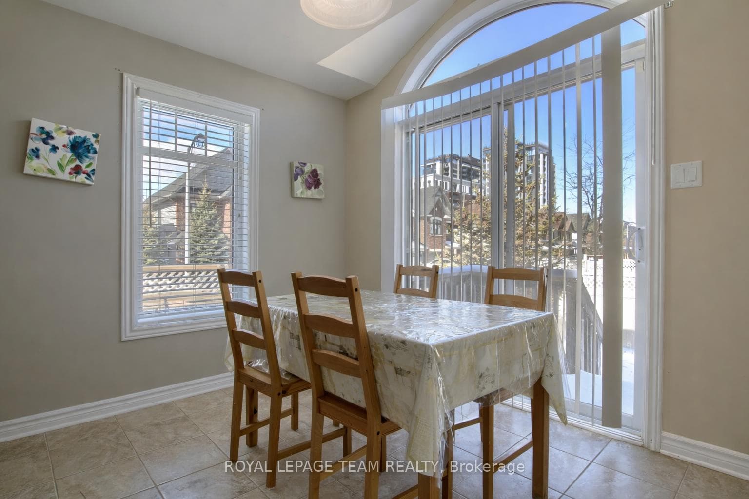 366 Tourmaline Crescent photo 7
