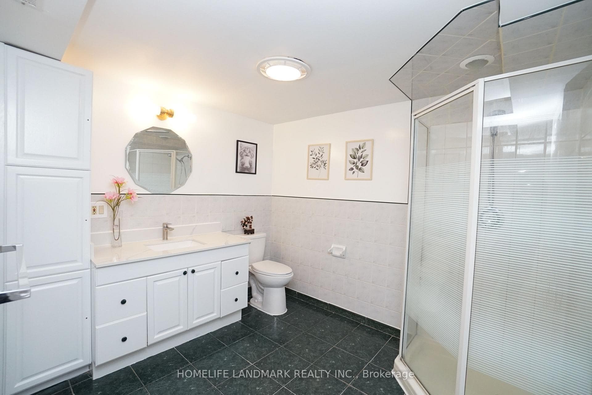 594 Queen Victoria Drive Unit Gound & Bsmt photo 13