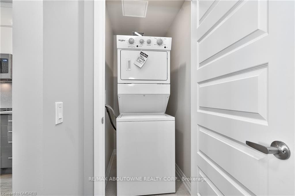 95 Dundas Street Unit 513 photo 3