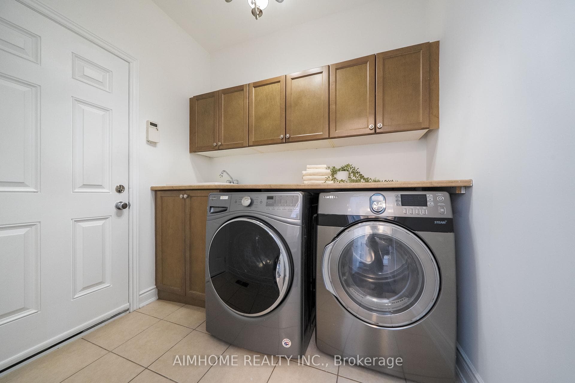 15 Rowley Street photo 43