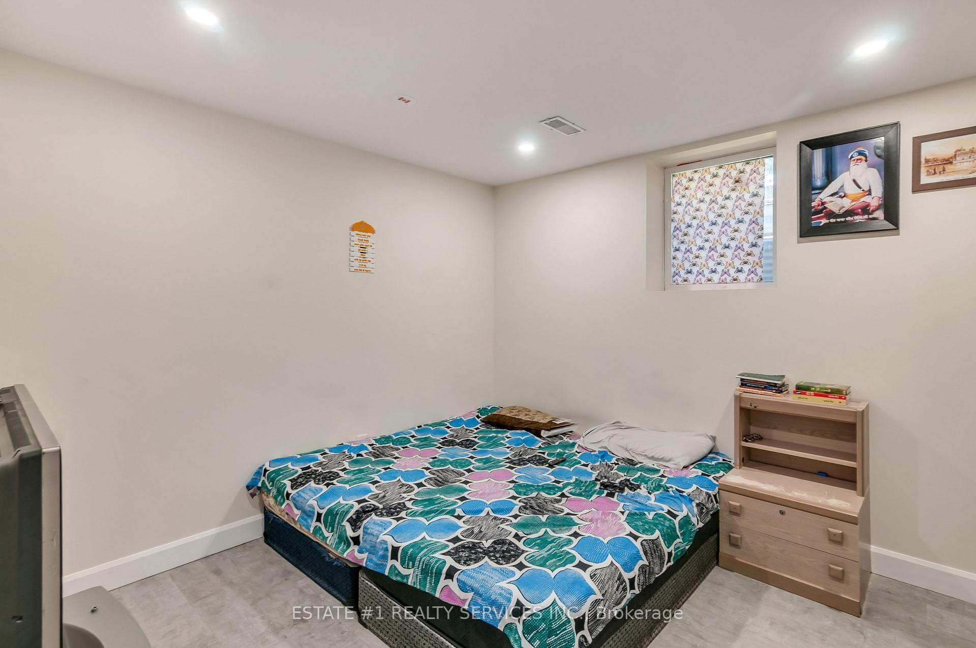 9 Dowling Crescent photo 24