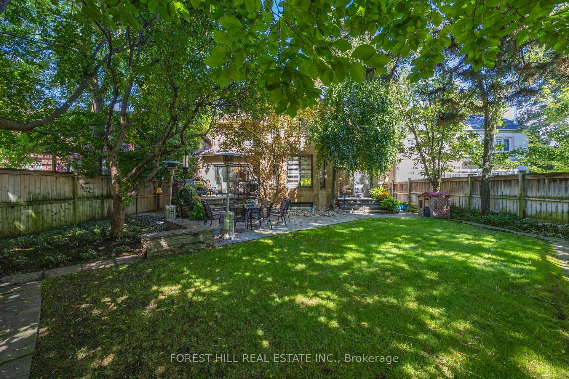 88 Yonge Boulevard photo 26