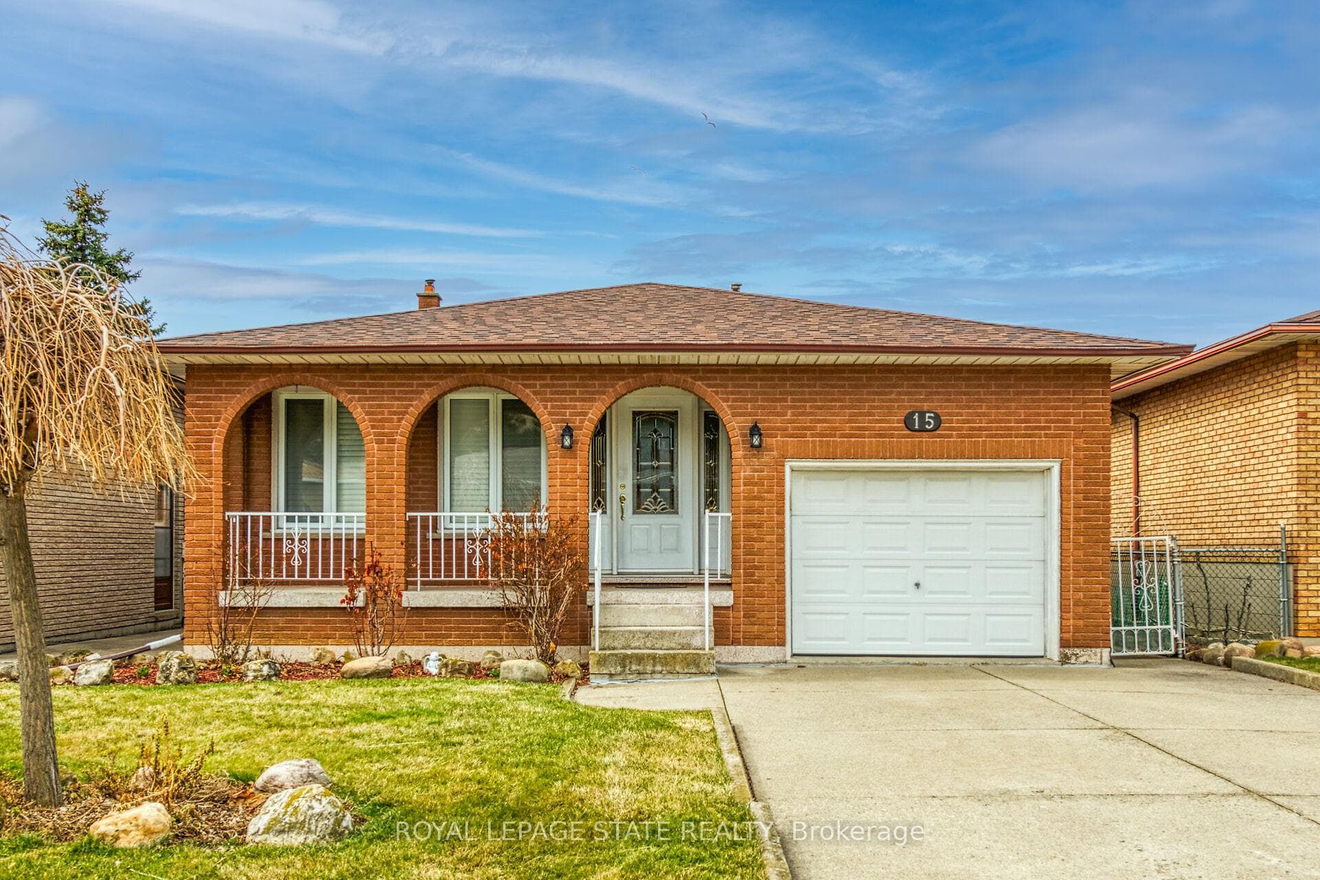 15 Fairington Crescent photo 3