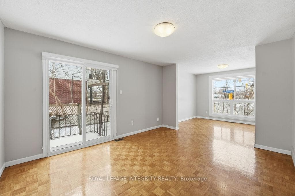 2035 St. Laurent Boulevard photo 12