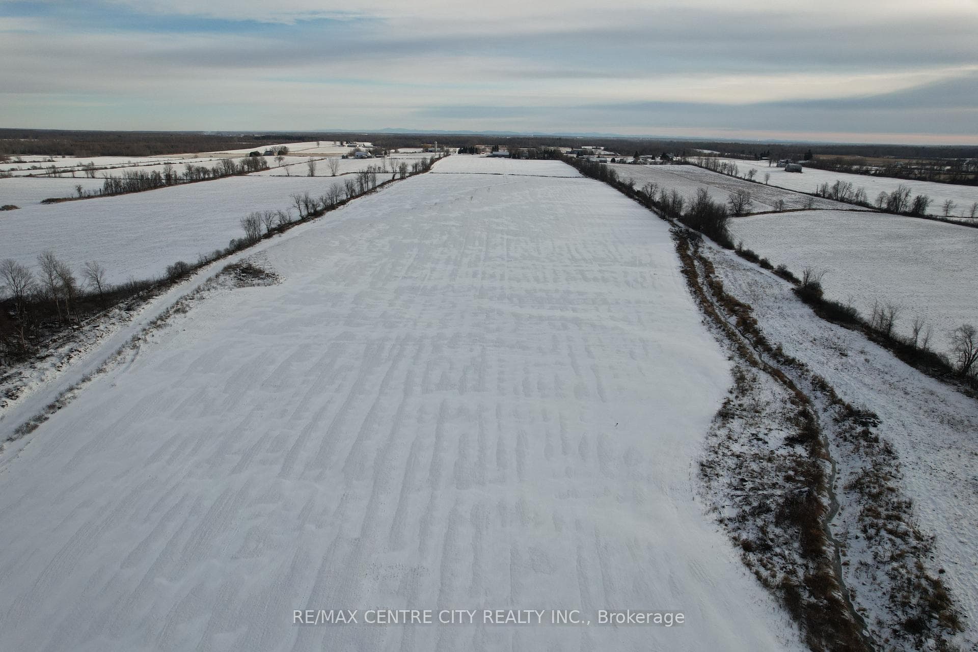 20615 Lochiel Road photo 19