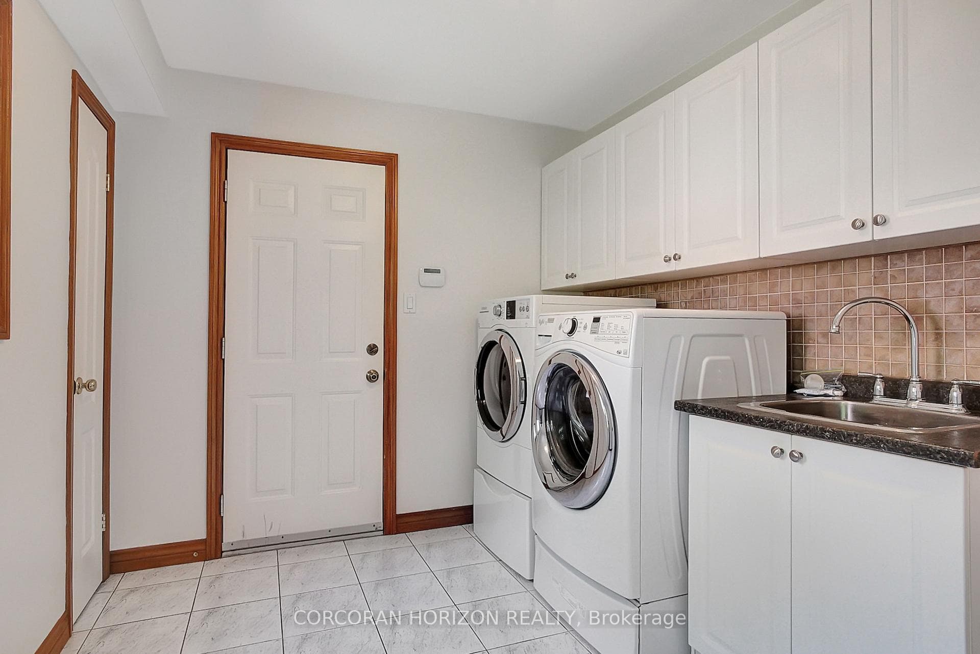 26 Woodmans Court photo 18