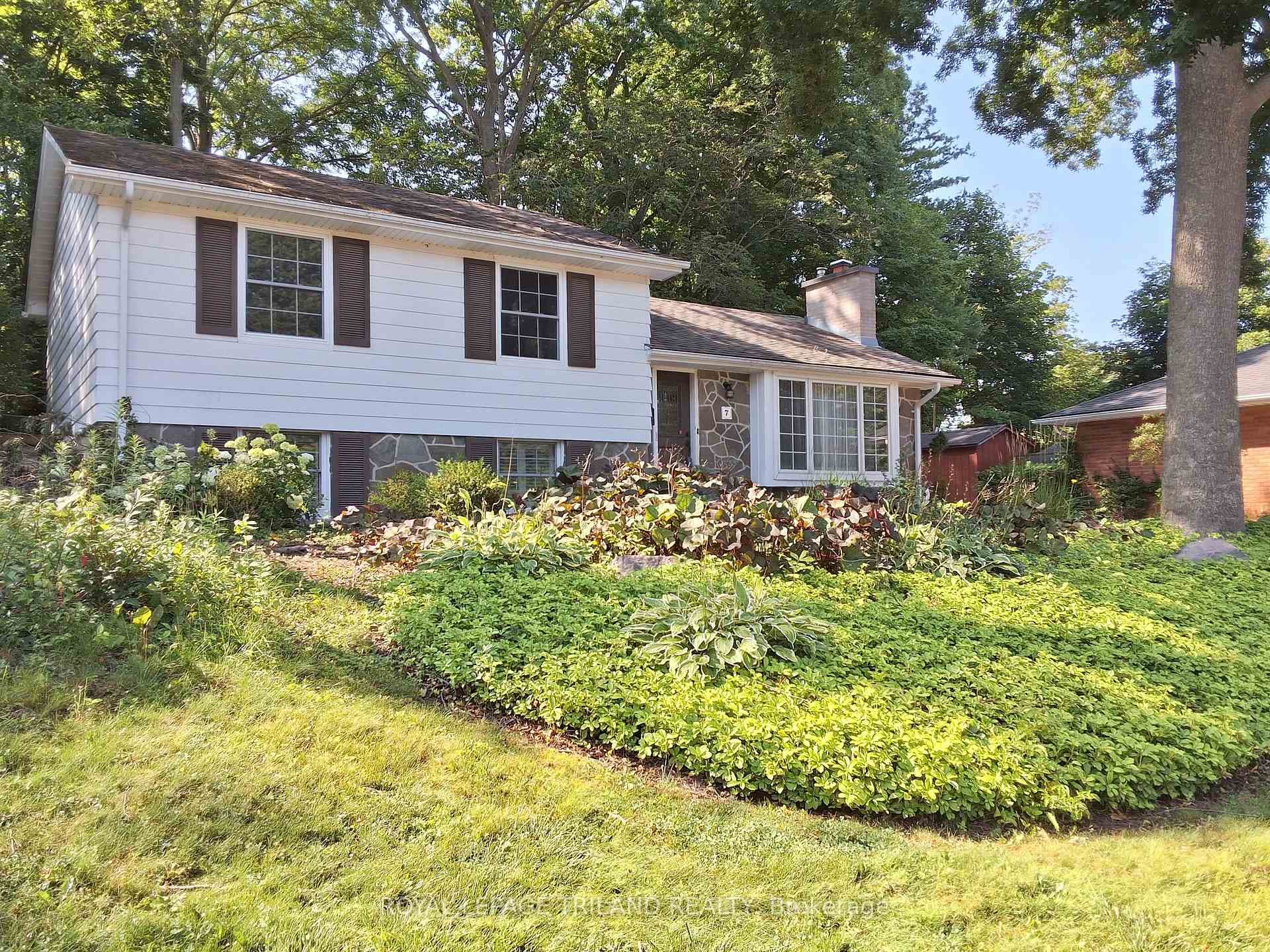 7 Briarhill Place photo 2