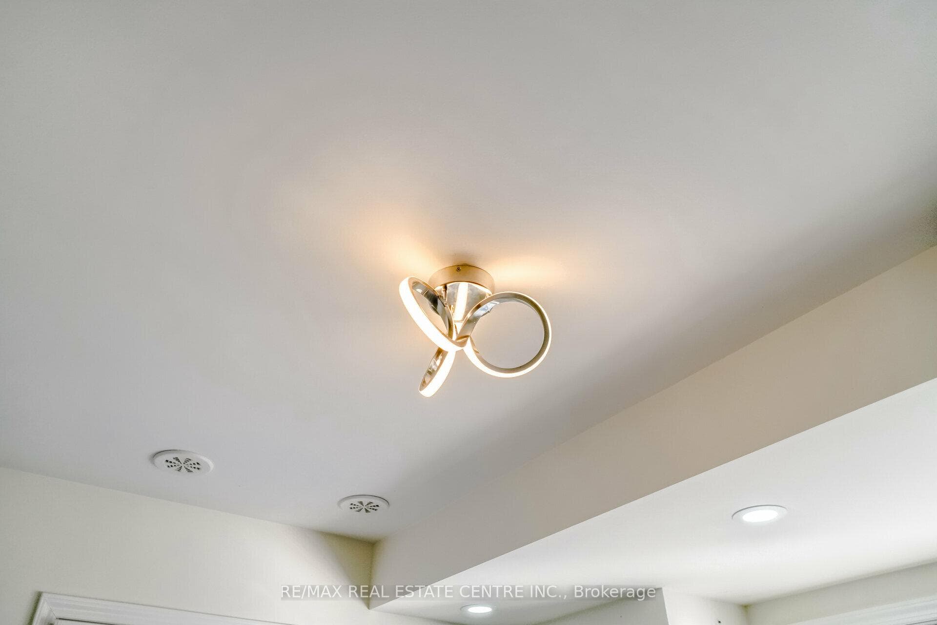 875 Sumac Crescent photo 22