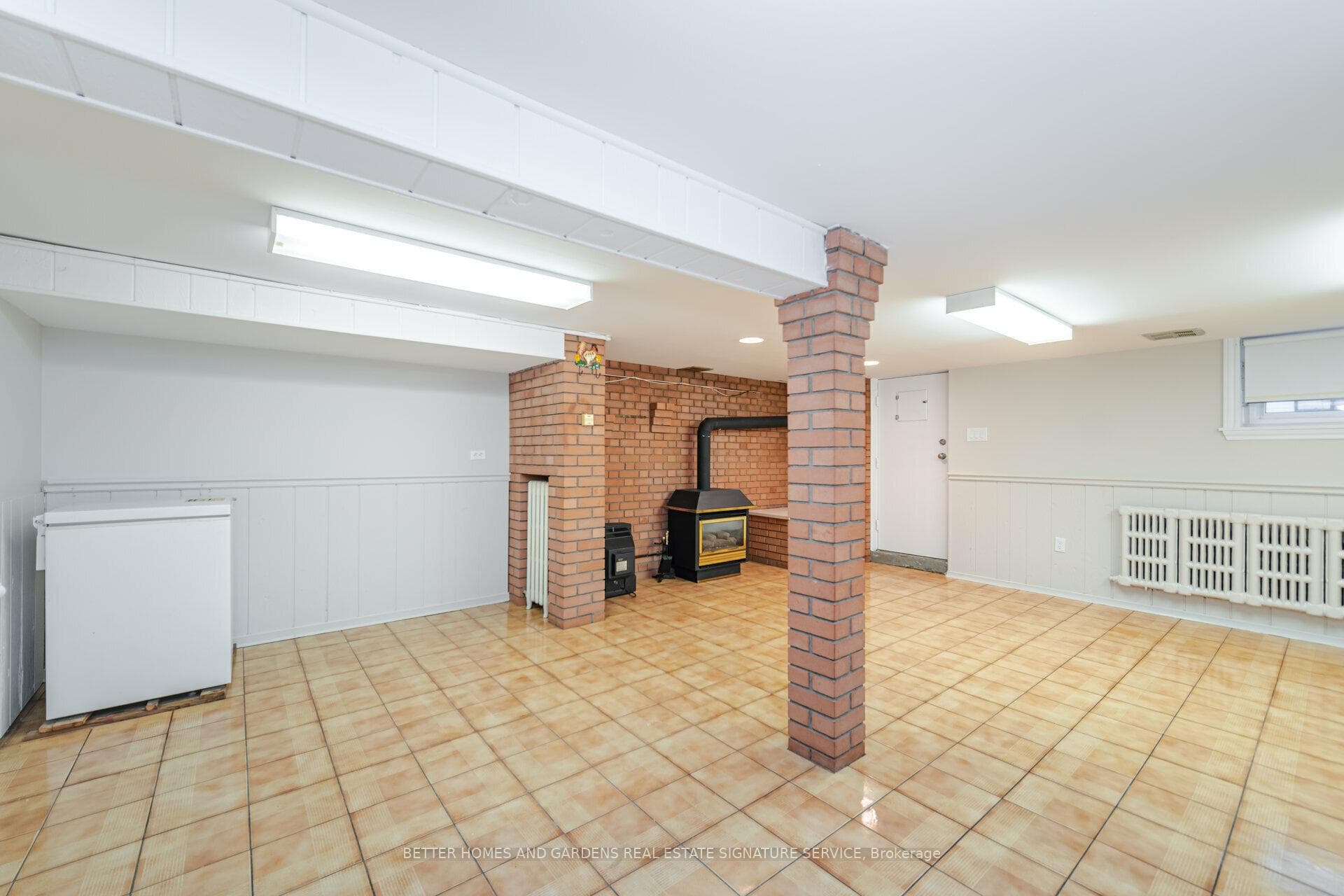 198 Gloucester Grove photo 19