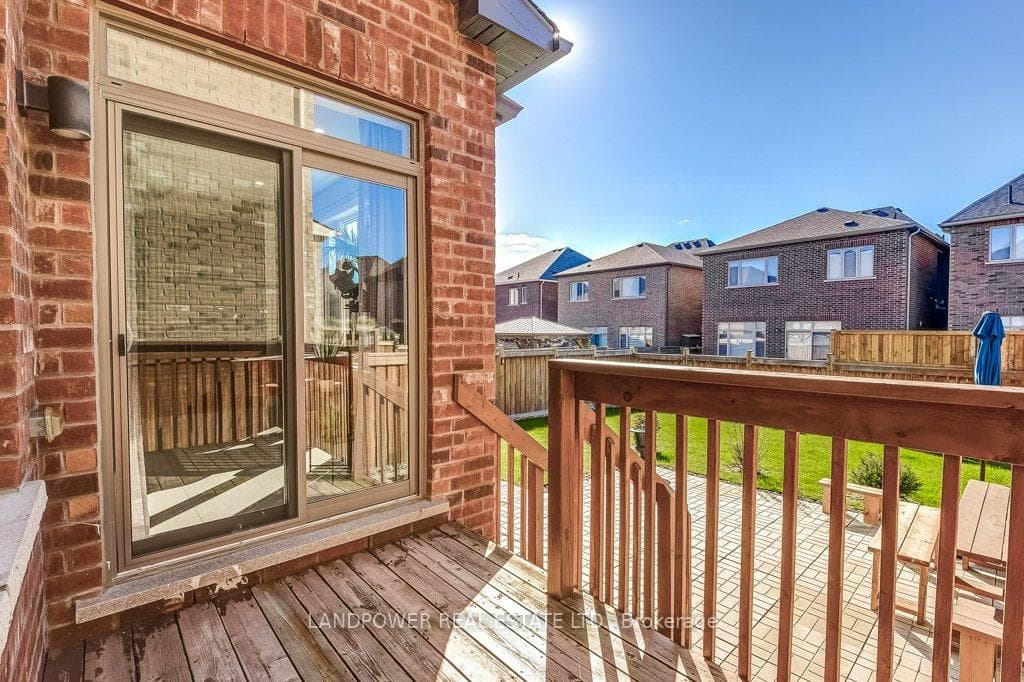 38 St Ives Crescent photo 37