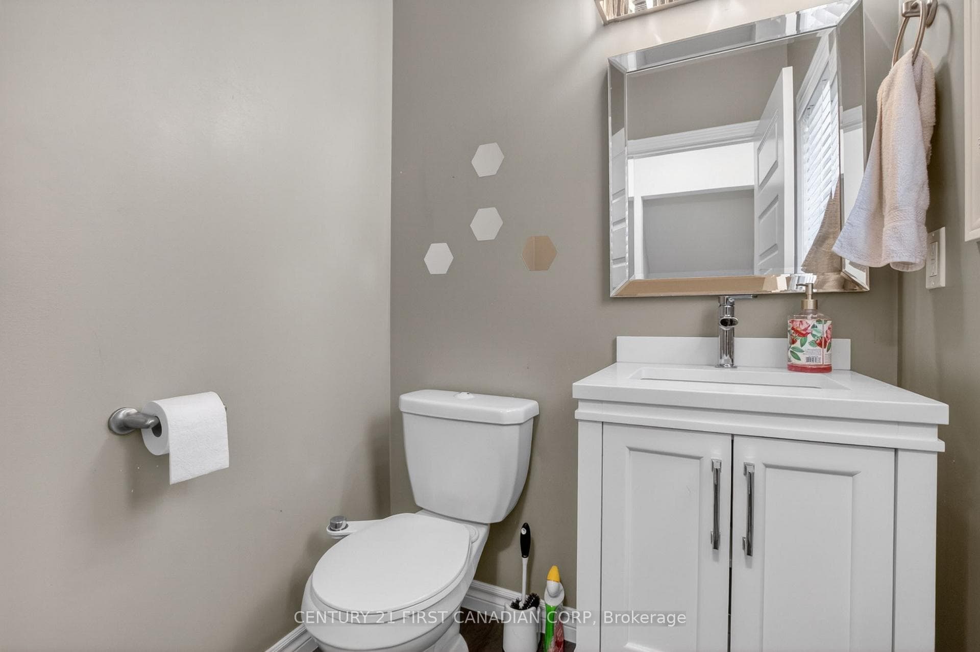 697 Killarney Road photo 26