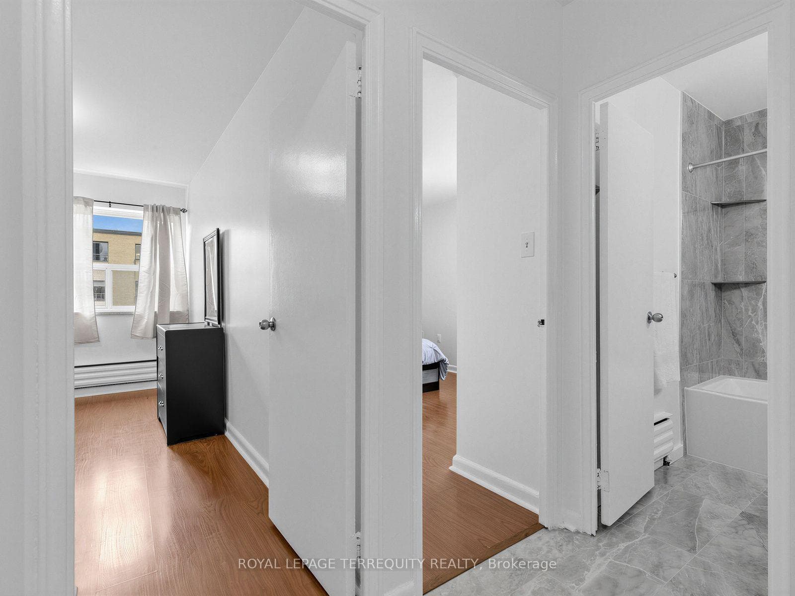 8 Kingsbridge Court Unit 404 photo 14