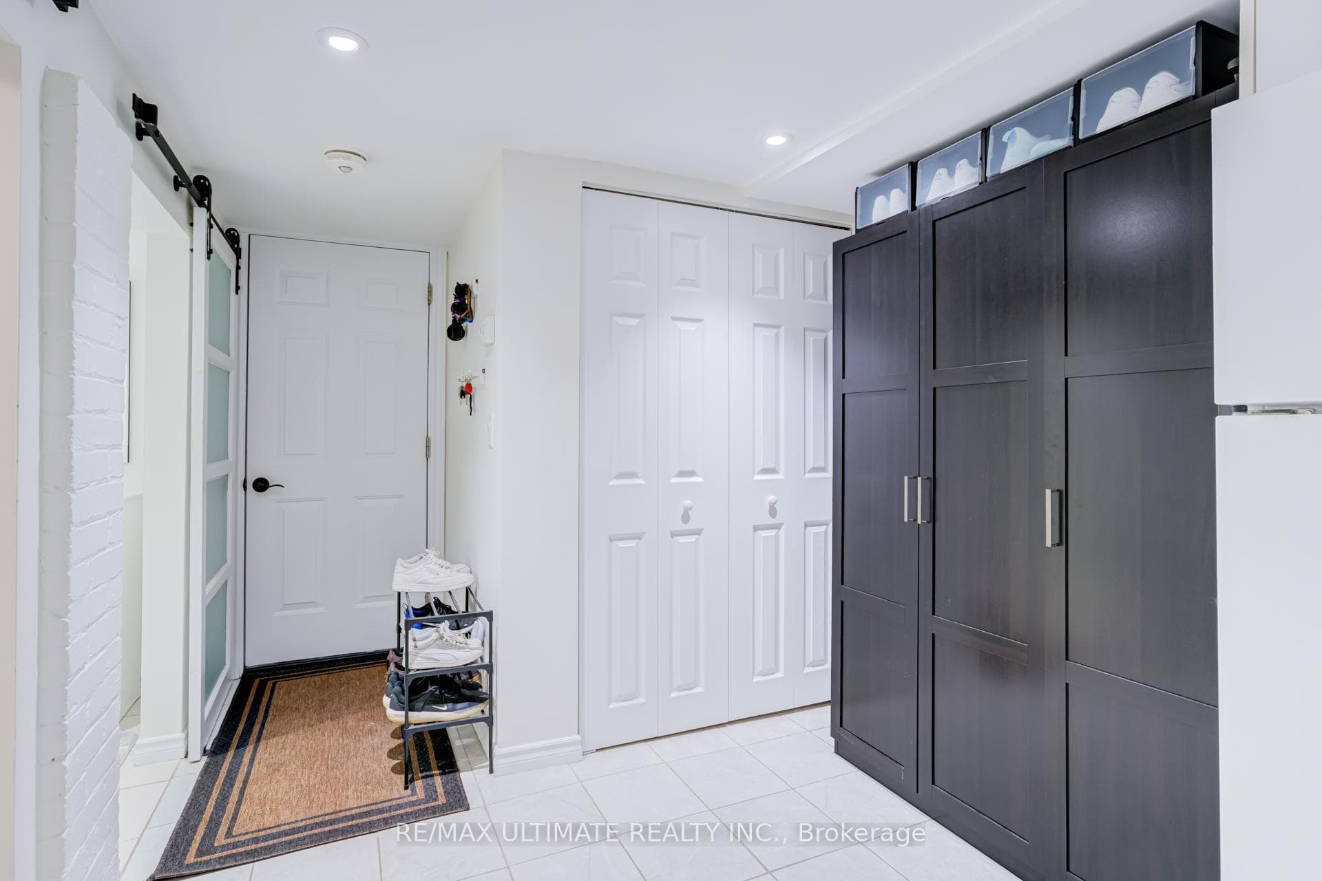 533 Kingston Road photo 5