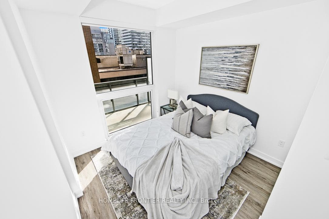39 Roehampton Avenue Unit 704 photo 14