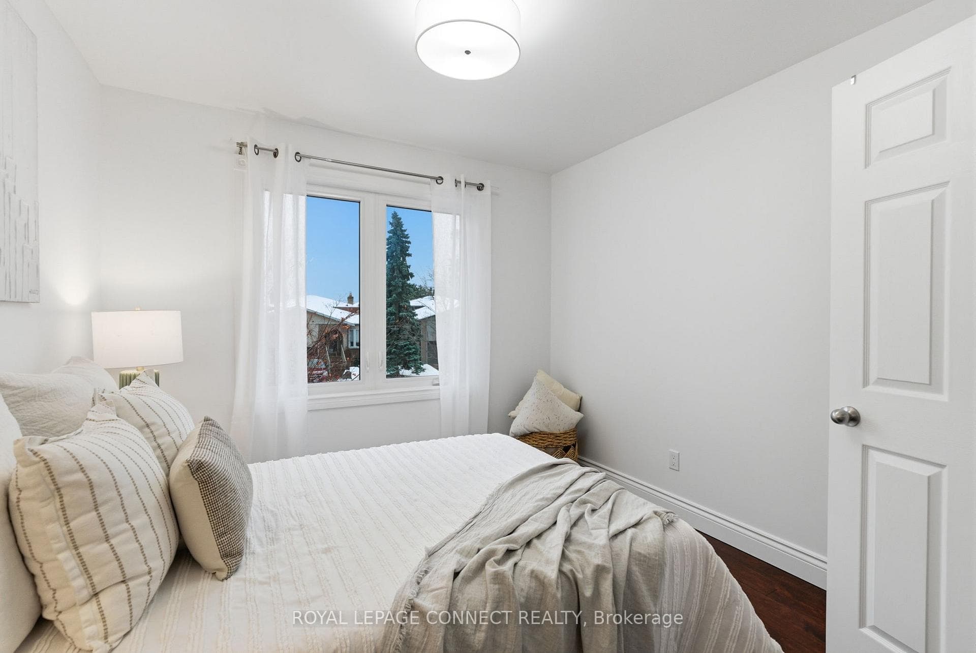 856 Sorrento Avenue photo 18
