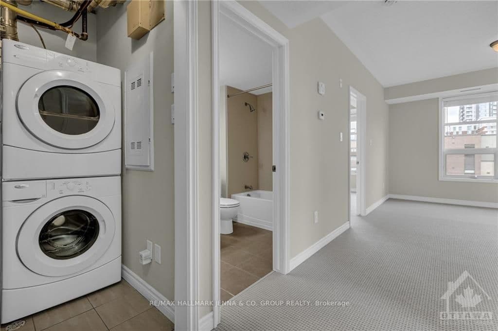 250 GLENROY GILBERT Drive Unit 304 photo 3