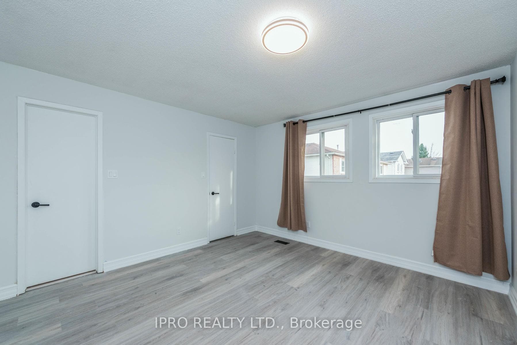 1666 McBrady Crescent photo 21