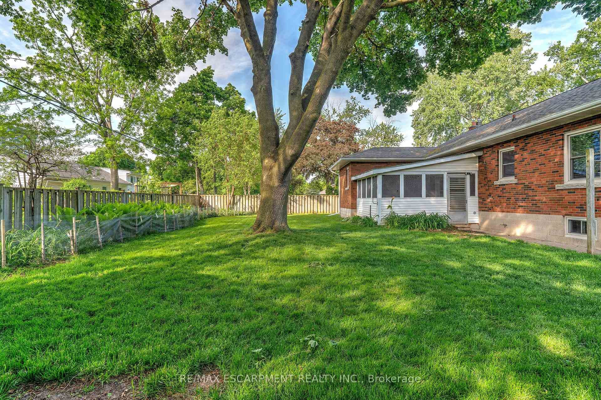 2055 Maplewood Drive photo 34