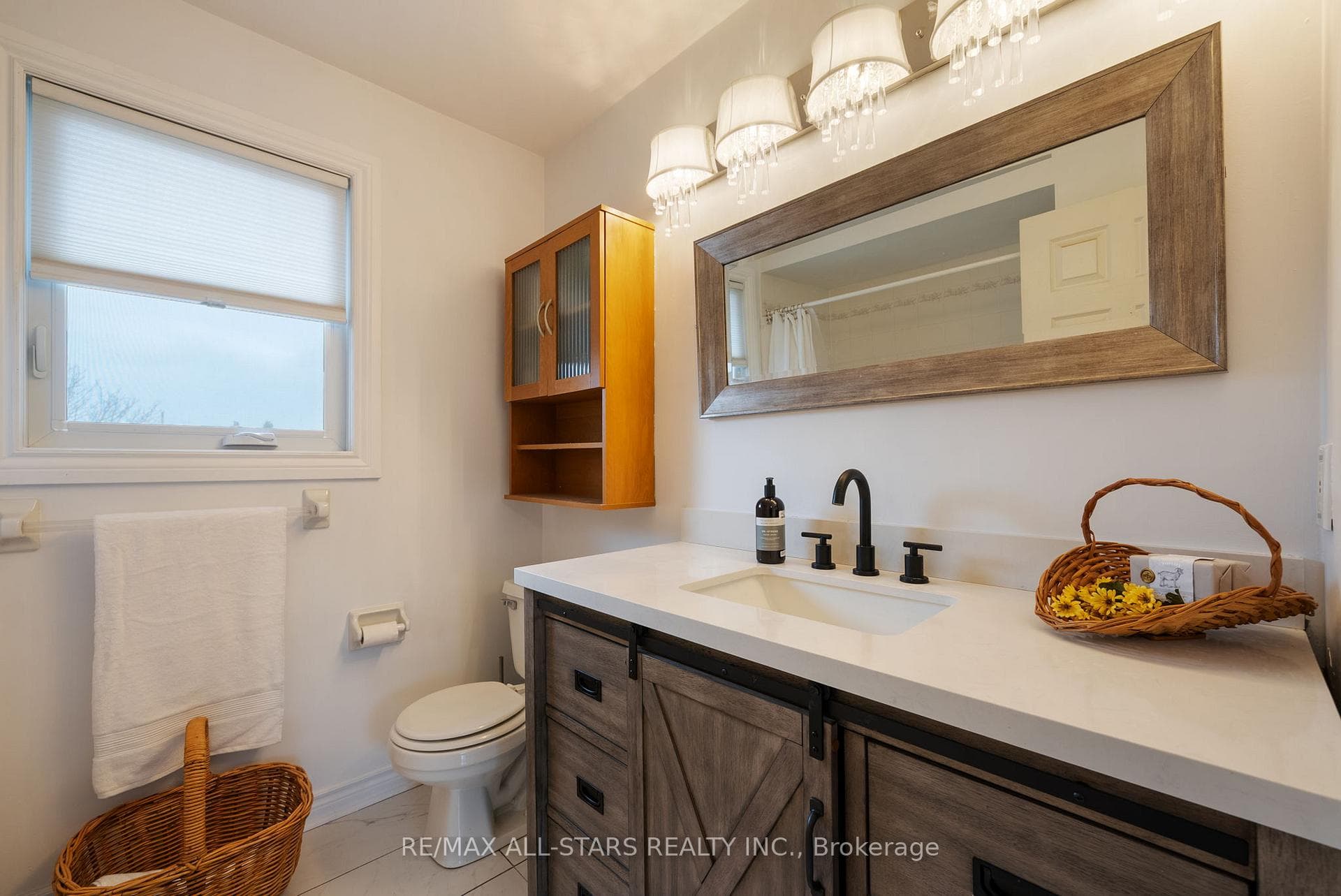 6 Milne Court photo 35