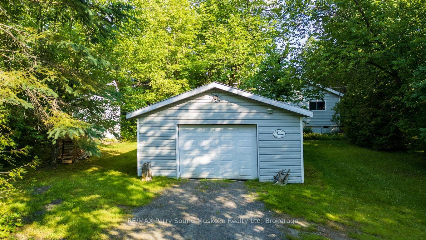 Detached garage ideal for boat or vehicle storage