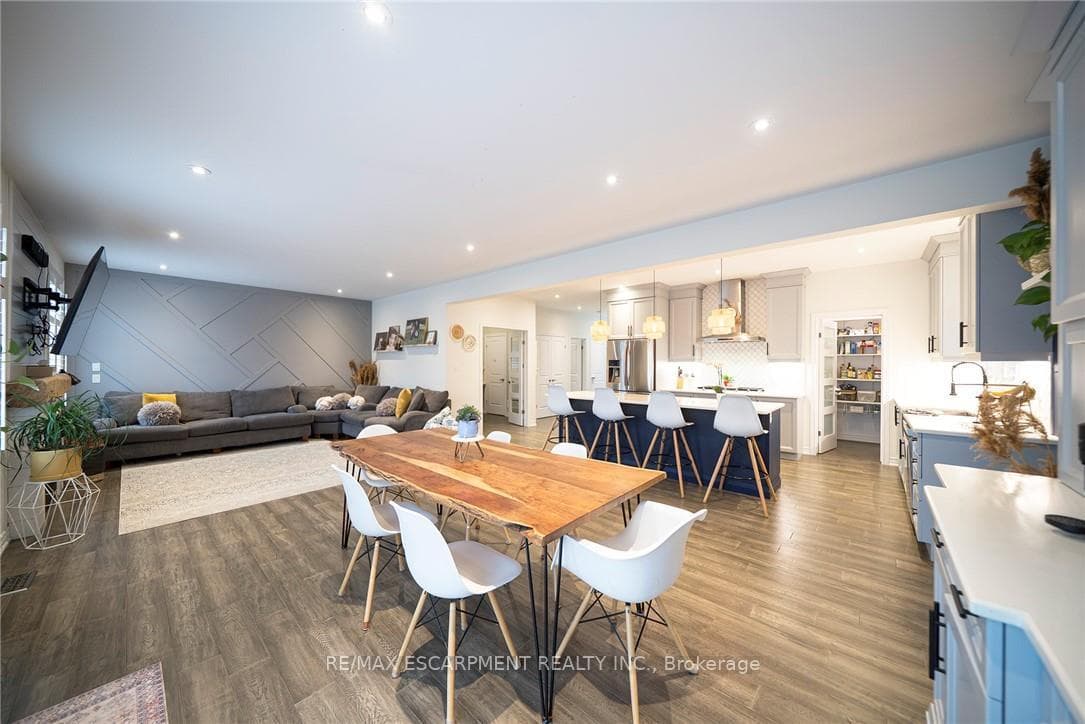 73 Eleanor Avenue photo 10