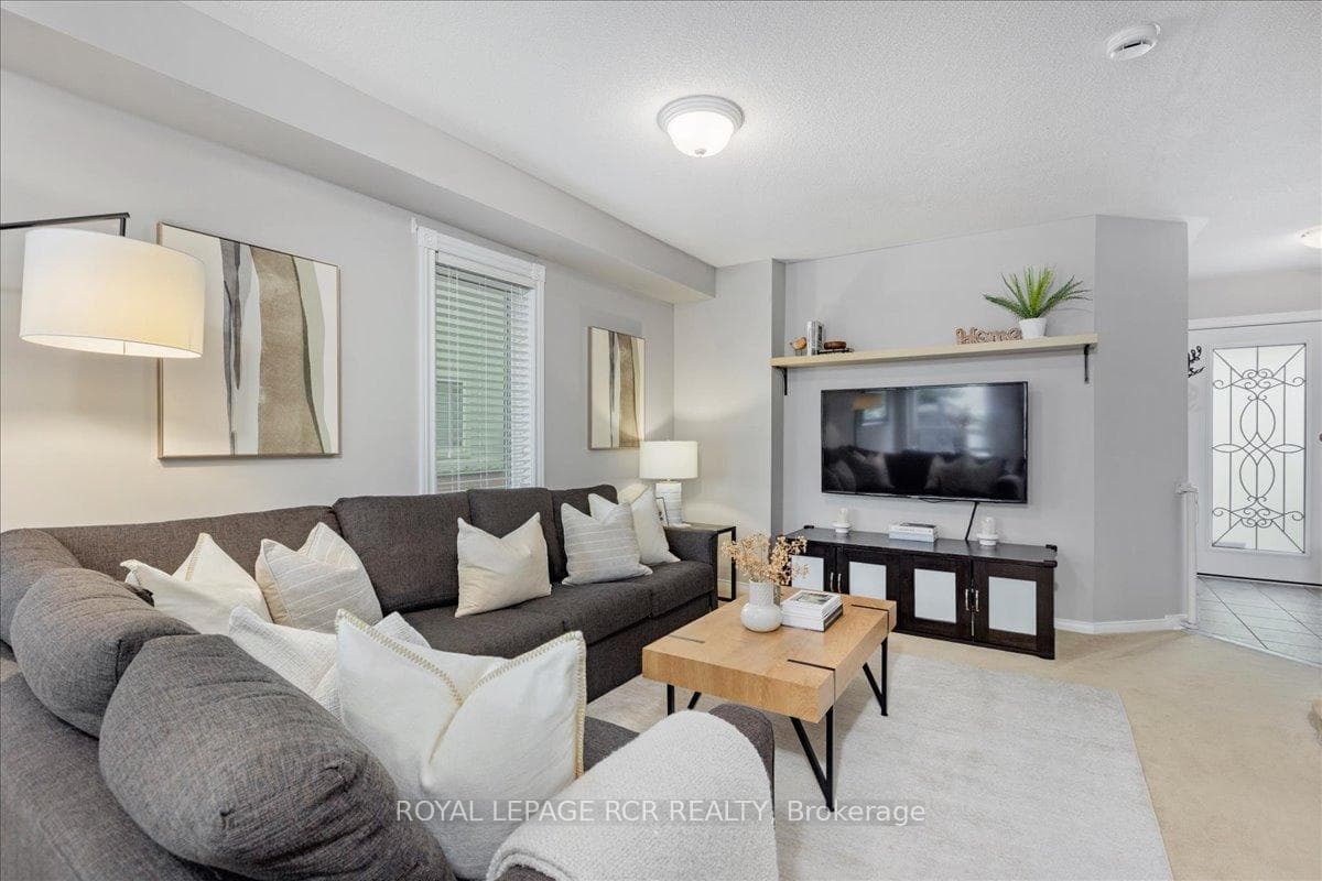 Living Room - Great Space For Entertaining