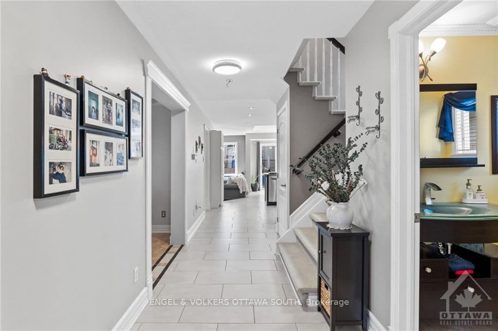 36 AVONMORE Crescent photo 5